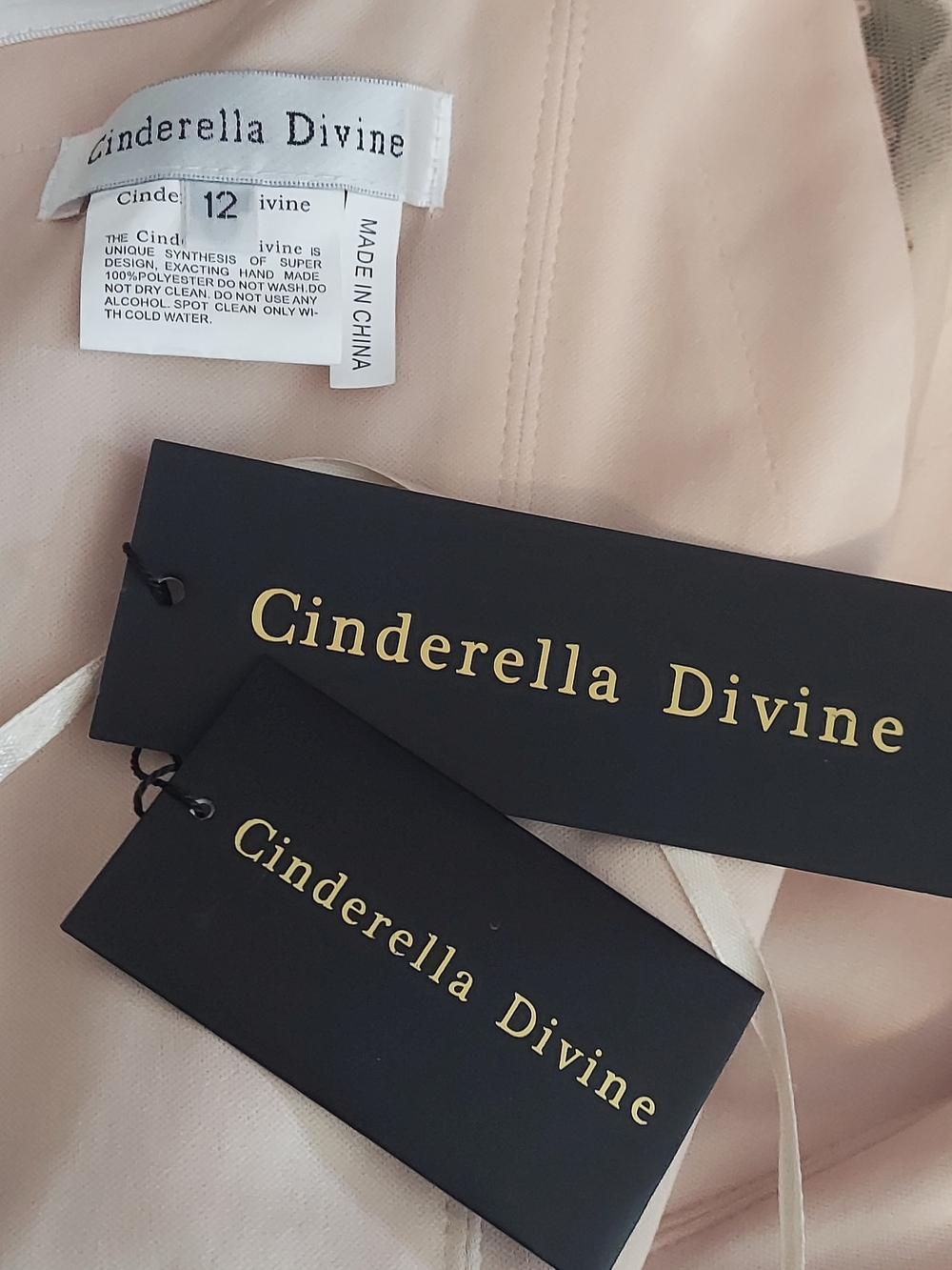 NWT Art Deco Design Rose Gold Sequin Off-Shoulder Evening Gown - Picture 11 of 11